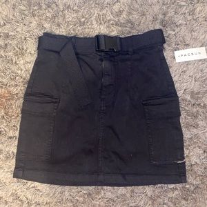 BRAND NEW pacsun skirt